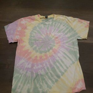 New GILDAN TikTok Tie Dye Short Sleeve T-Shirt - Large